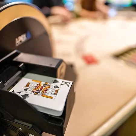 Imperial Casino מלון 4*